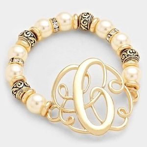 'C' MONOGRAM CHARM PEARL & FILIGREE STRETCH BRACE
